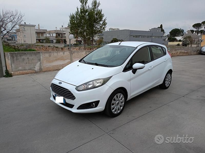 Usata Ford Fiesta 96 CV (70 kW) 2014 Bianco Utilitaria