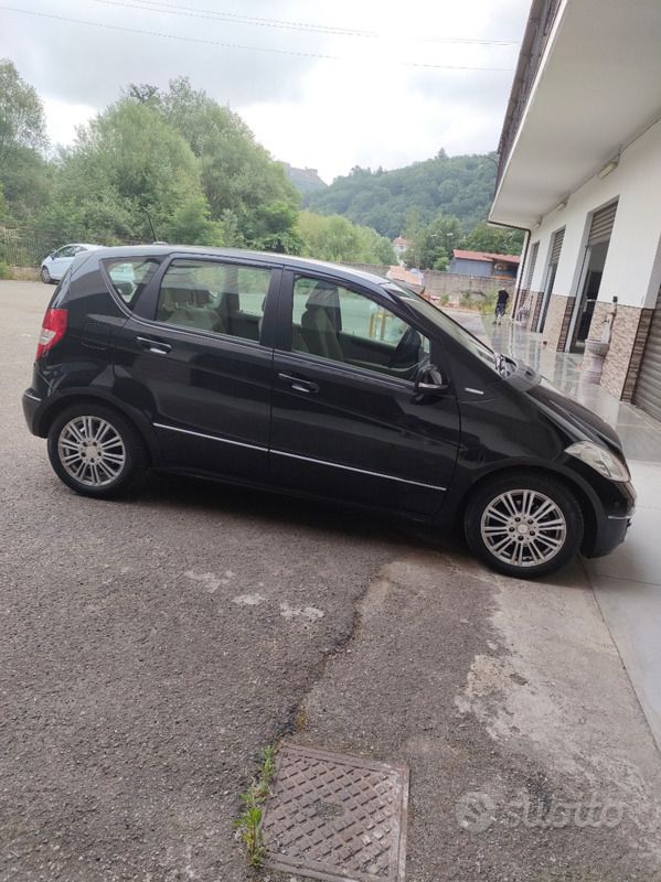 Usata Mercedes A160 95 CV (69 kW) 2012 Nero Monovolume
