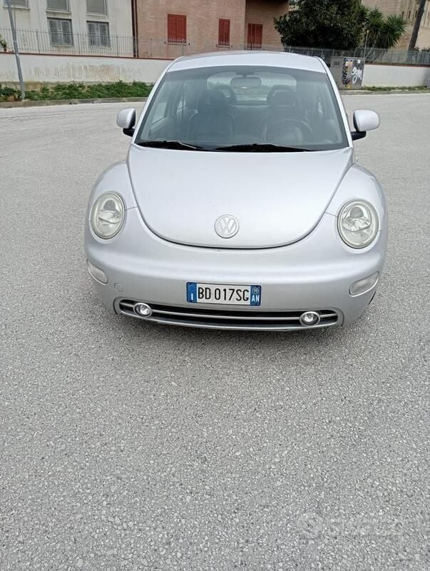 Usata VW New Beetle 90 CV (66 kW) 1999 Grigio Utilitaria