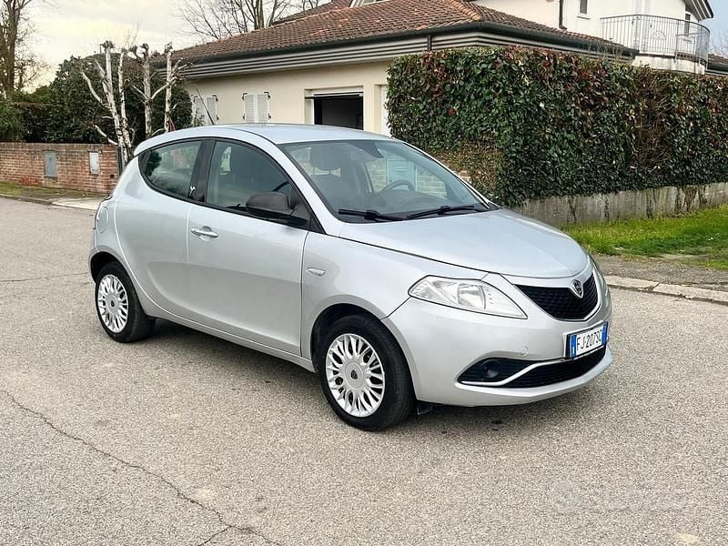 Usata Lancia Ypsilon 2017 Grigio Utilitaria