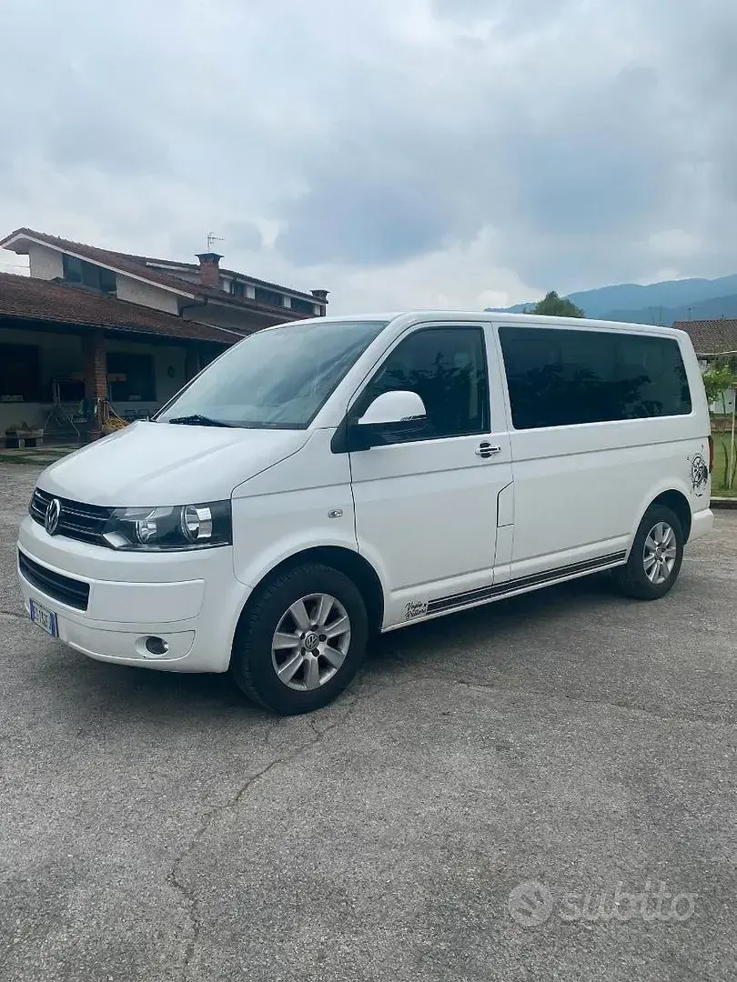 Usata VW Caravelle 140 CV (102 kW) 2013 Bianco Furgone