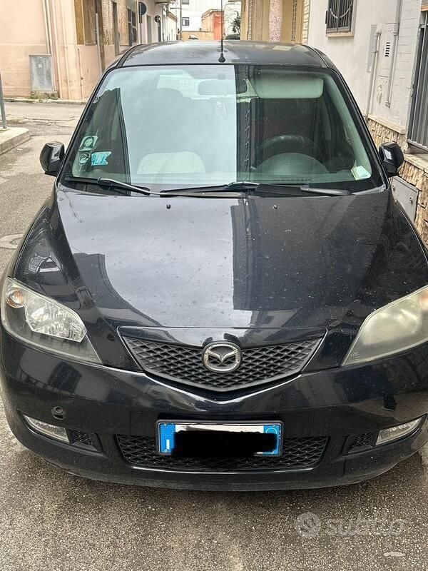 Nero Usata 2005 Mazda 2 Due volumi | 1000 € (Buon prezzo) - Immagine 1/4