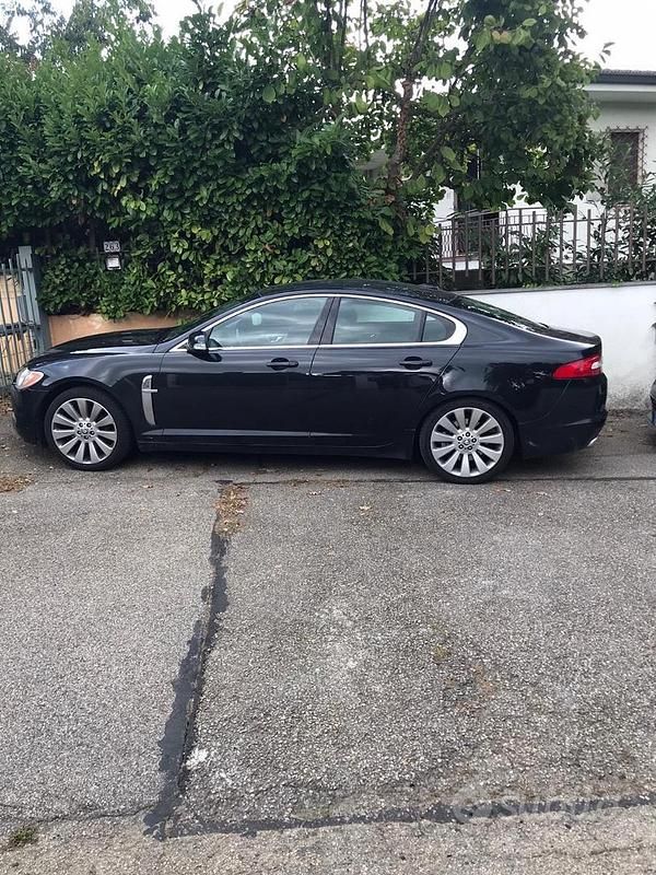 Usata Jaguar XF 200 CV (147 kW) 2010 Nero Berlina