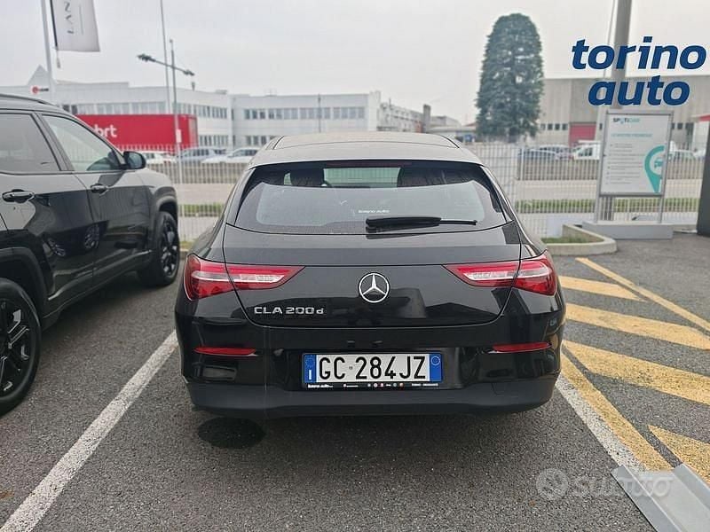 Usata Mercedes CLA200 150 CV (110 kW) 2020 Nero Station wagon