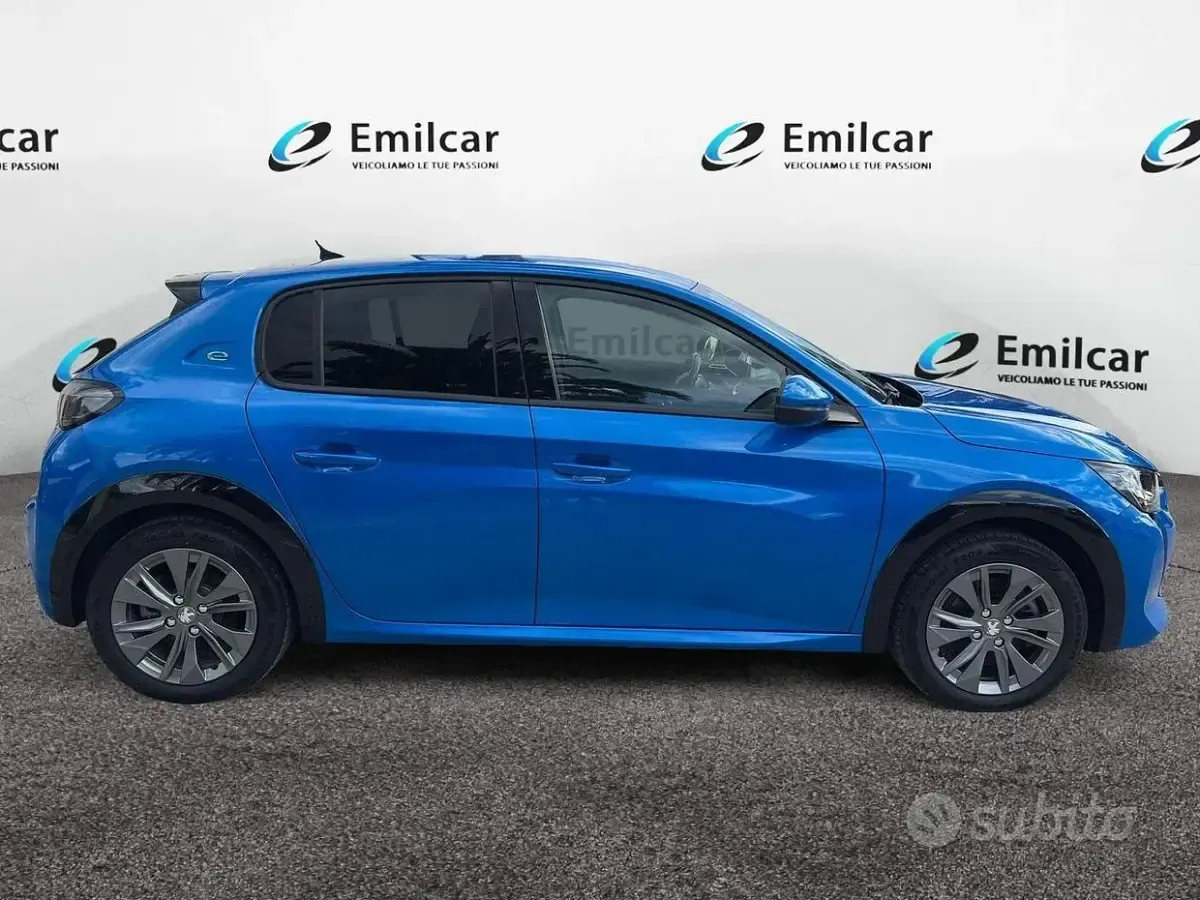 Usata Peugeot 208 GT 56 kW (77 CV) 2021 Bluazzurro Utilitaria