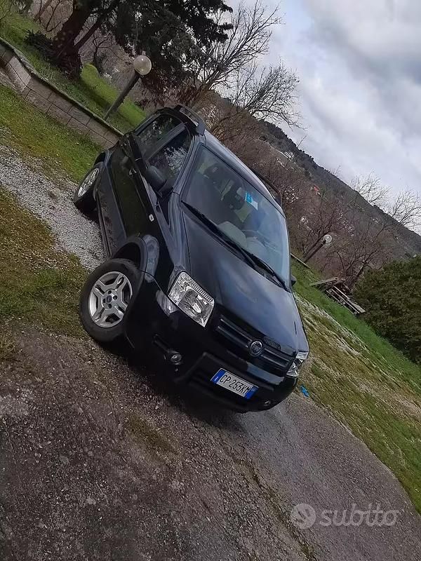 Usata Fiat Panda 4x4 60 CV (44 kW) 2004 Nero Utilitaria