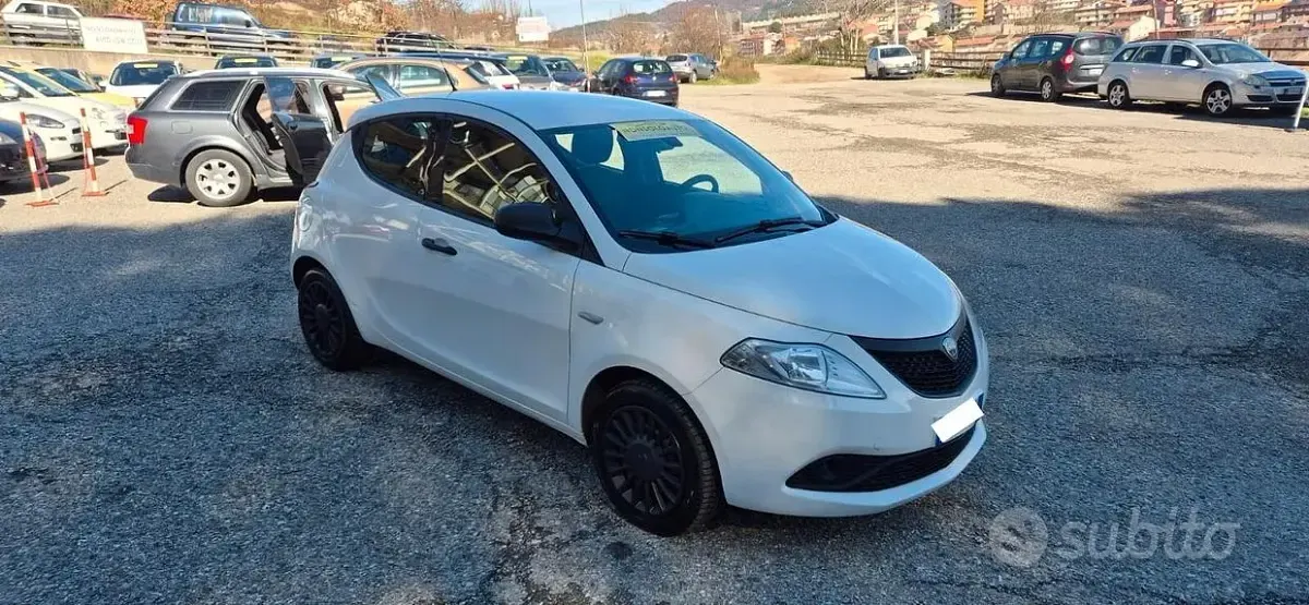 Usata Lancia Ypsilon Gold 69 CV (50 kW) 2018 Bianco Utilitaria
