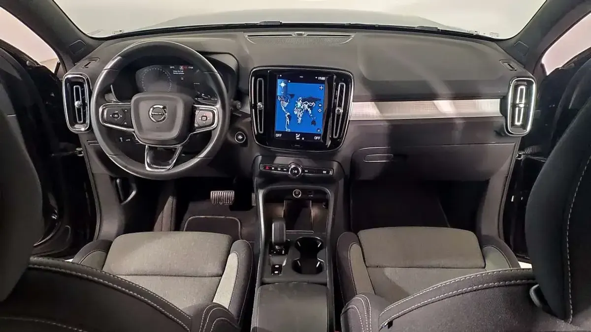 Usata Volvo XC40 Core 129 CV (94 kW) 2023 Nero SUV