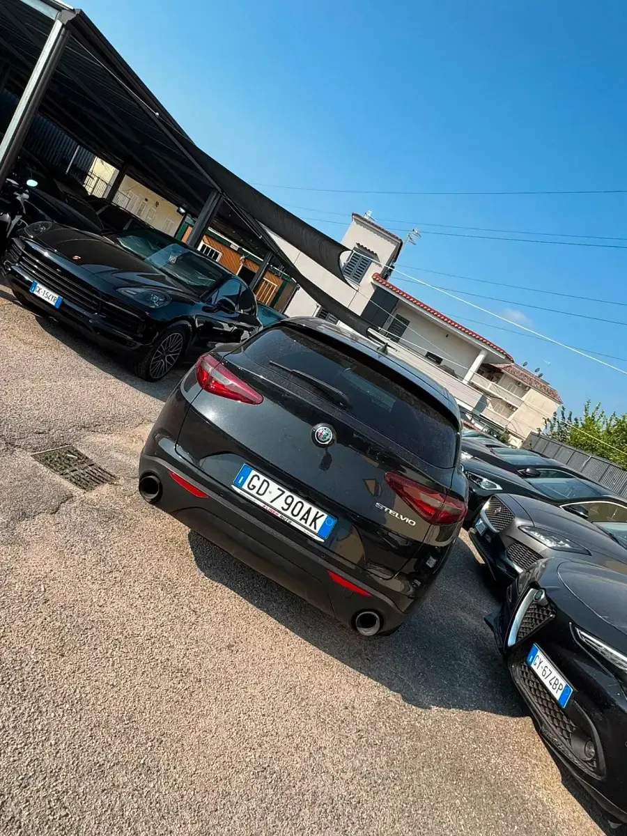 Usata Alfa Romeo Stelvio Tech Edition 160 CV (117 kW) 2020 Nero SUV