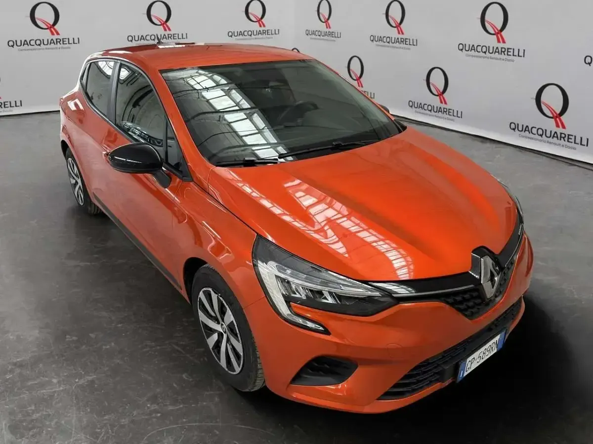 Usata Renault Clio V Evolution 140 CV (102 kW) 2023 Arancione Berlina