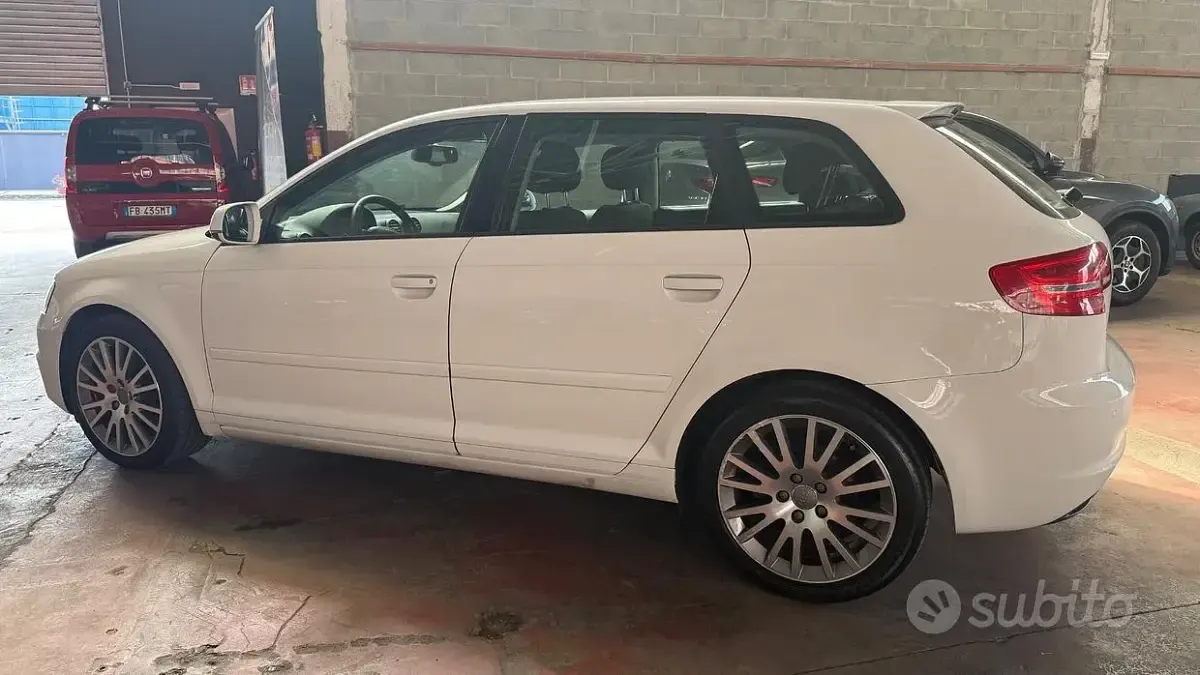 Usata Audi A3 Sportback Ambition 105 CV (77 kW) 2012 Bianco Utilitaria