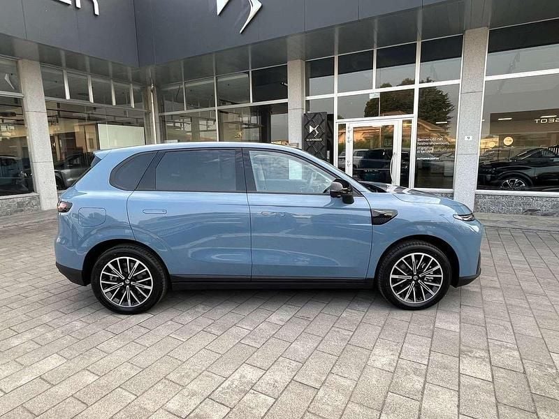 Nuova Leapmotor B10 160 kW (218 CV) 2025 Starry night blue SUV