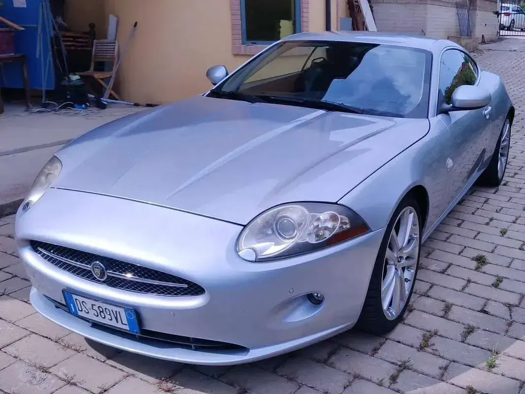 Usata Jaguar XK 298 CV (219 kW) 2007 Argento Coupé