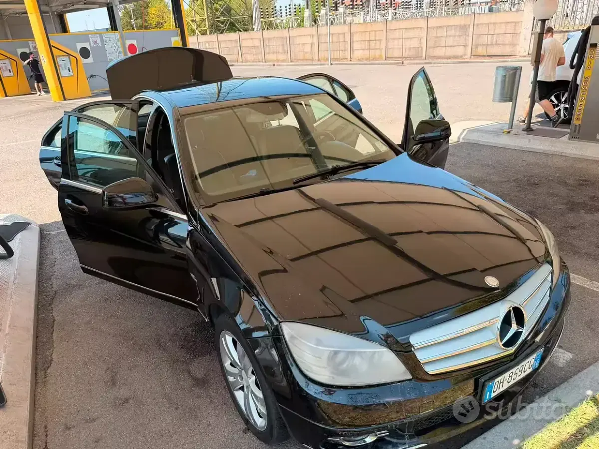 Usata Mercedes C220 170 CV (125 kW) 2007 Marrone Berlina