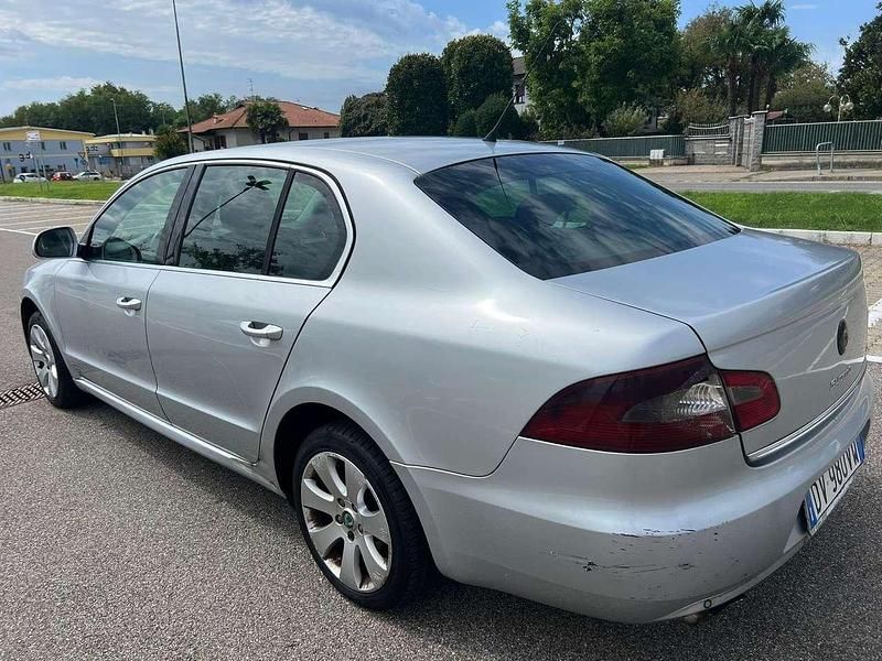 Usata Skoda Superb Elegance 140 CV (102 kW) 2009 Grigio Berlina