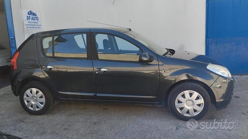 Occasion Dacia Sandero Lauréate 72 PK (52 kW) 2009 Zwart Sedan