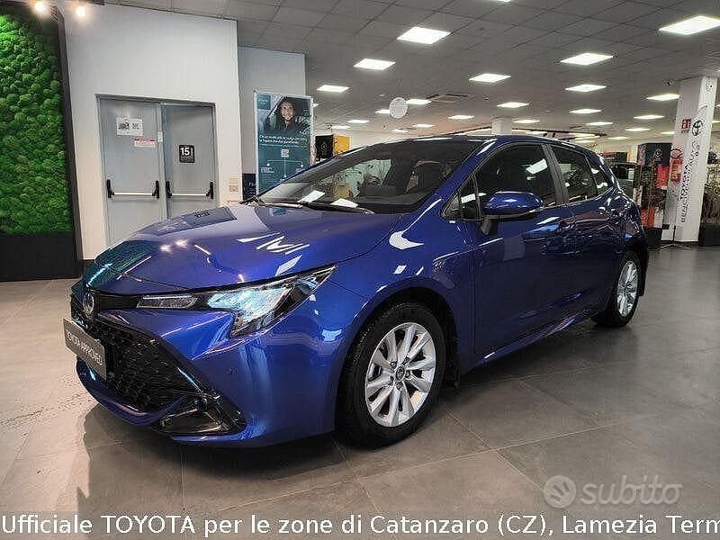 Blu Usata 2023 Toyota Corolla Active Berlina | 23.500 € (Buon prezzo) - Immagine 1/4