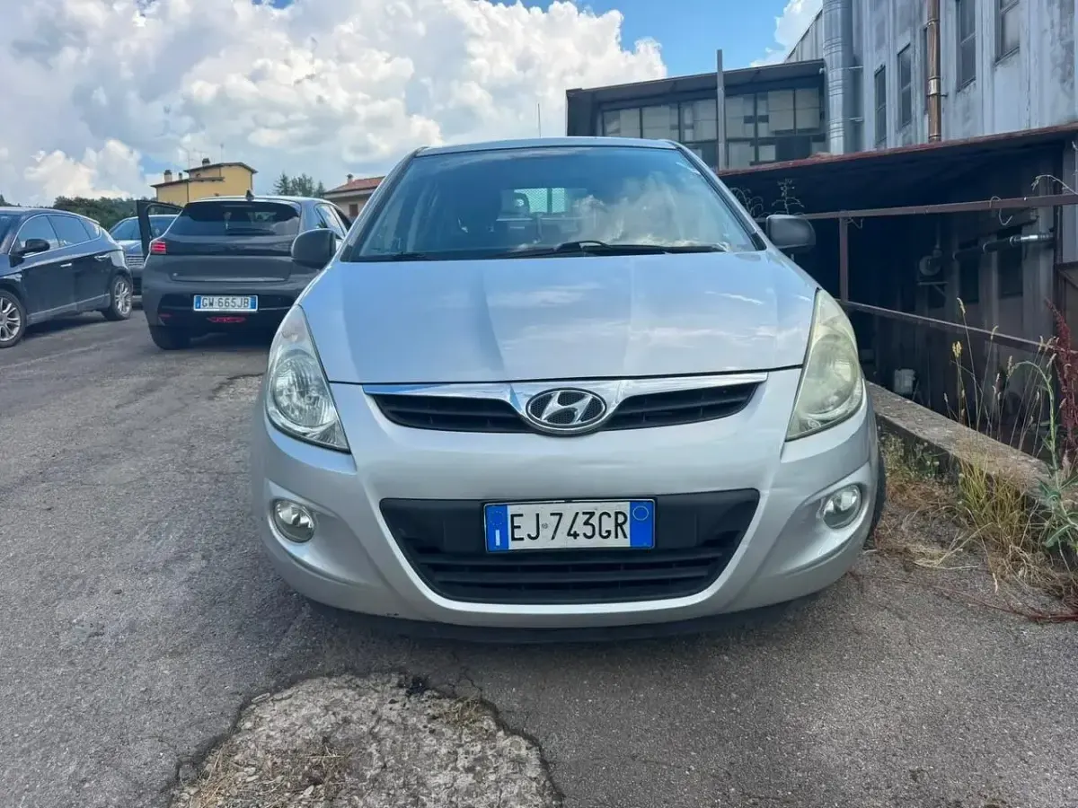Usata Hyundai i20 Classic 78 CV (57 kW) 2012 Argento Utilitaria