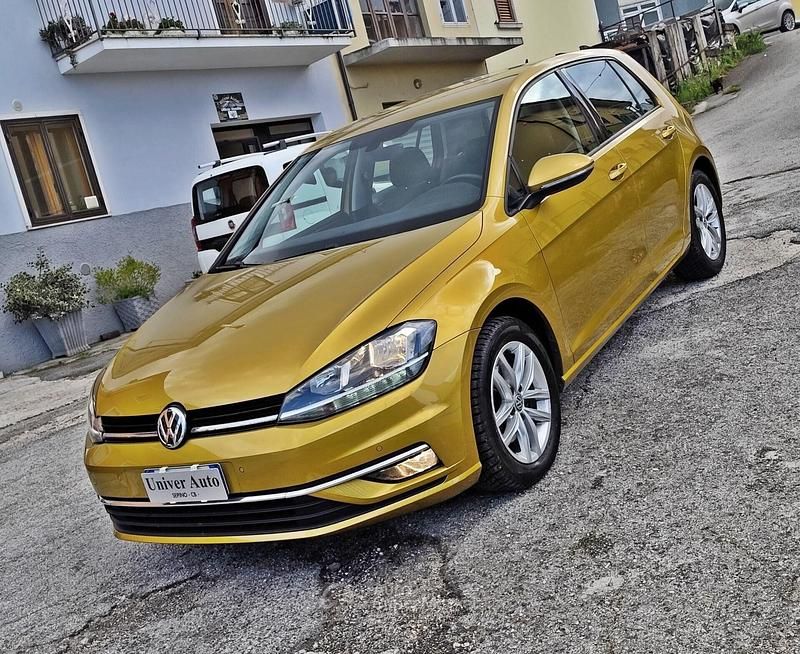 Usata VW Golf VII Business 116 CV (85 kW) 2018 Oro Berlina