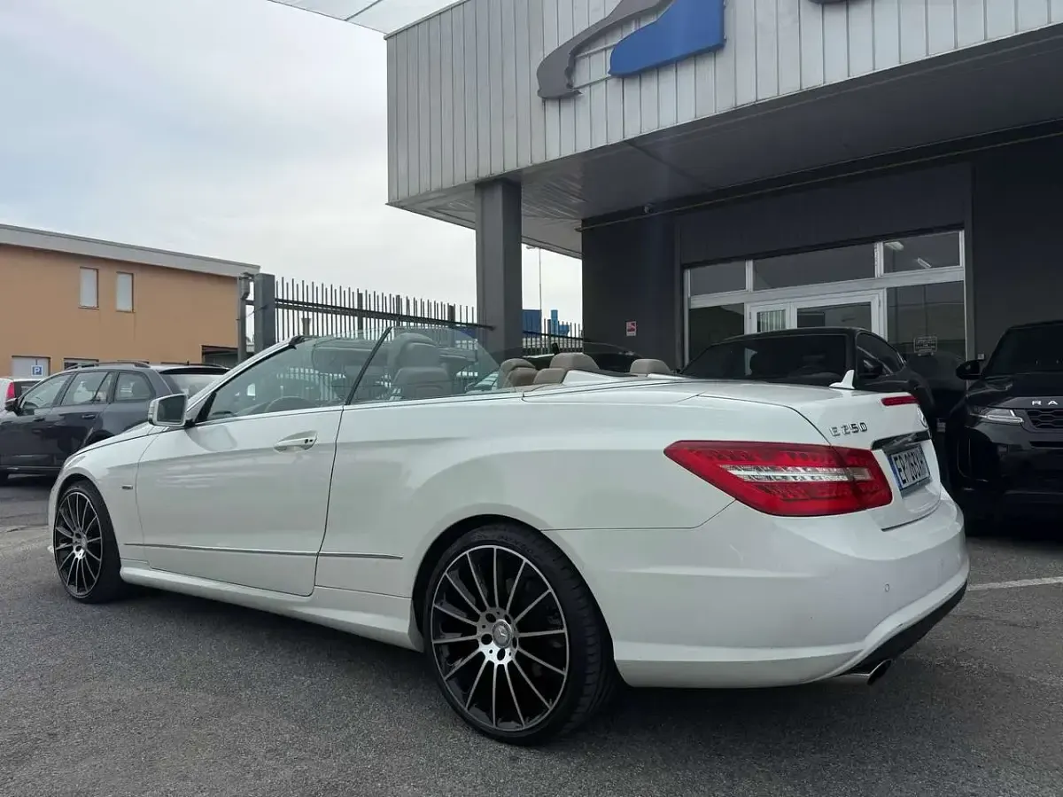 Usata Mercedes E250 204 CV (150 kW) 2013 Bianco Cabrio