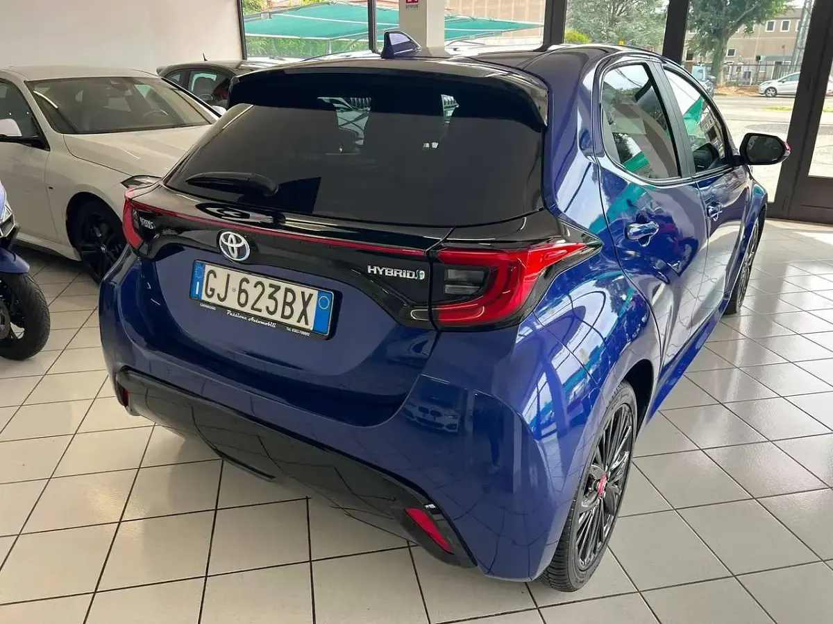 Usata Toyota Yaris Hybrid Sport 92 CV (67 kW) 2022 Blu/azzurro Berlina