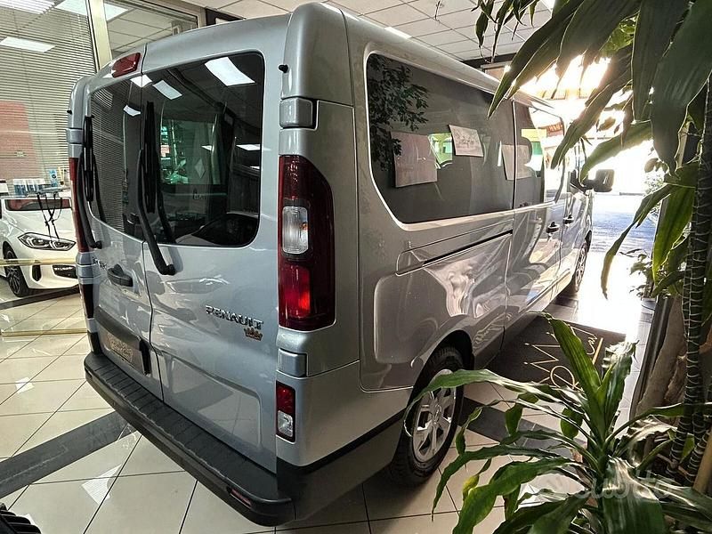 Usata Renault Trafic 150 CV (110 kW) 2023 Grigio Monovolume
