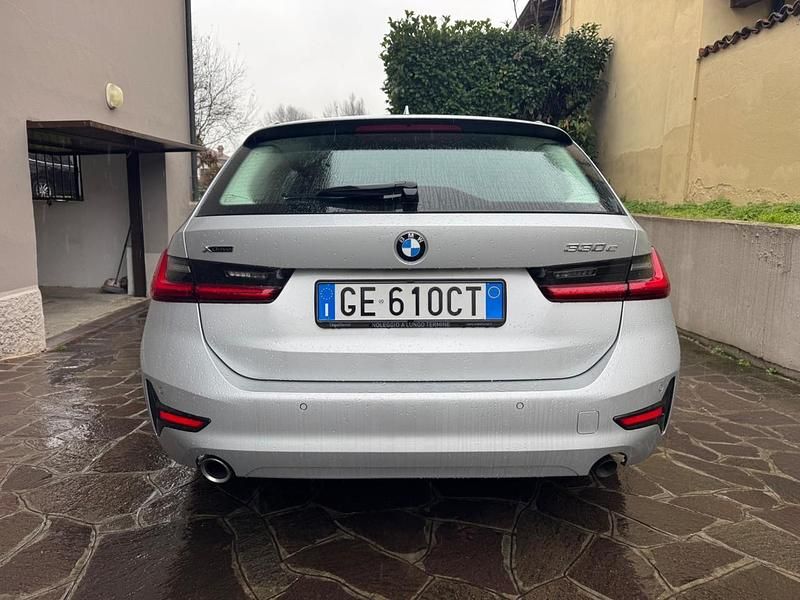 Usata BMW 330e Advantage 184 CV (135 kW) 2021 Argento Station wagon