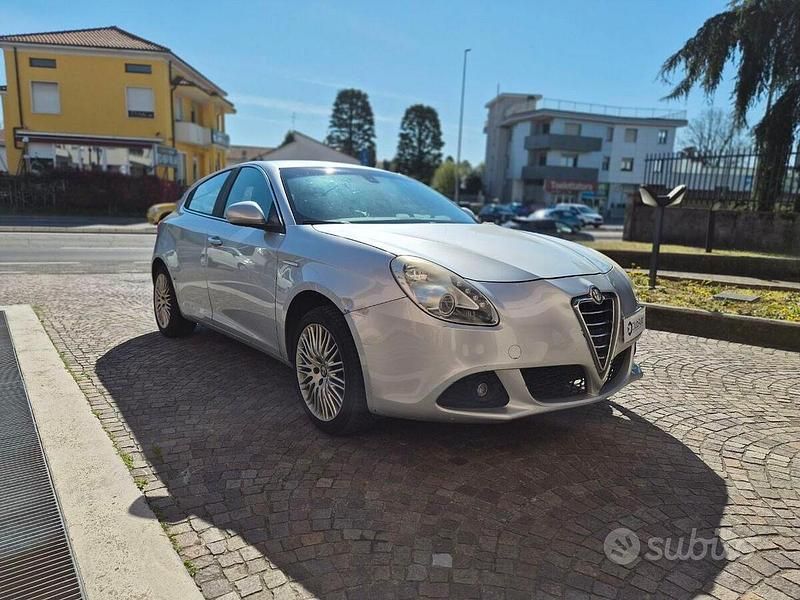 Usata Alfa Romeo Giulietta Distinctive 170 CV (125 kW) 2013 Grigio Utilitaria
