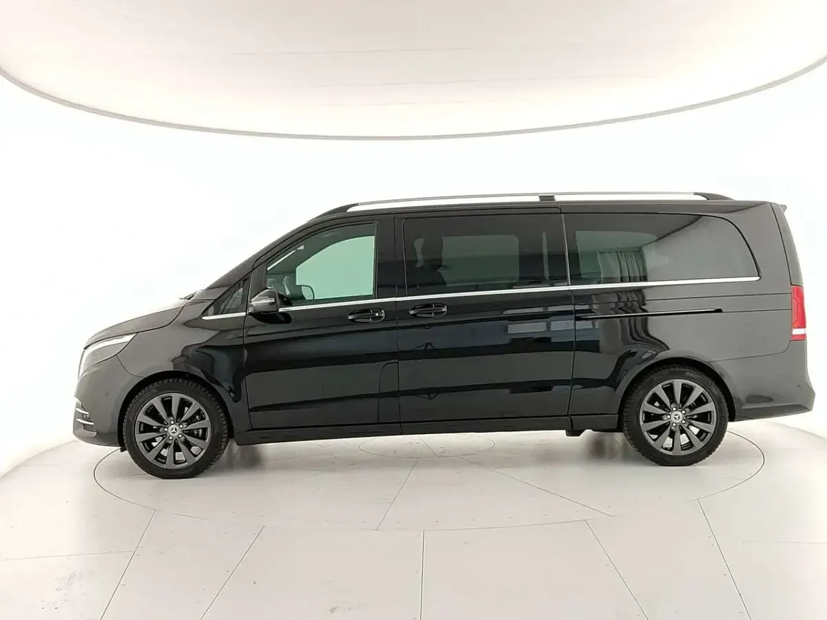 Usata Mercedes V300 Premium 239 CV (175 kW) 2023 Nero Monovolume