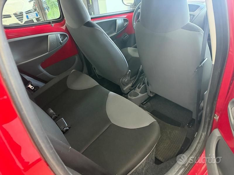 Usata Peugeot 107 68 CV (50 kW) 2010 Rosso Utilitaria