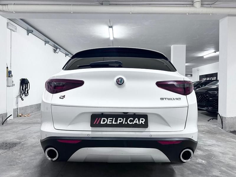 Usata Alfa Romeo Stelvio Super 210 CV (154 kW) 2017 Bianco SUV