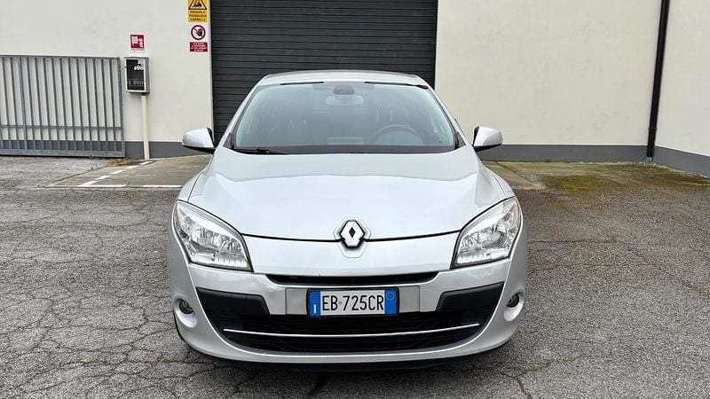Usata Renault Mégane Luxe 110 CV (80 kW) 2011 Argento Berlina