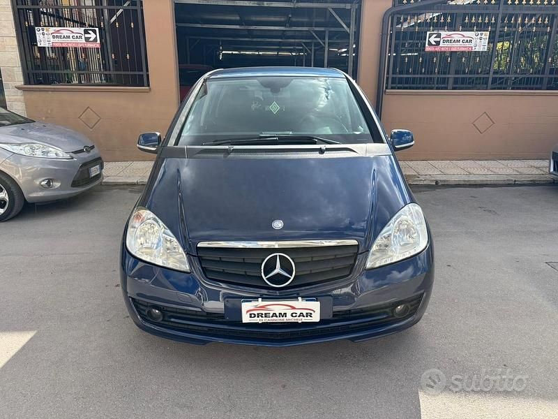 Blu Usata 2011 Mercedes A160 Avantgarde Tre volumi | 4500 € (Buon prezzo) - Immagine 1/4