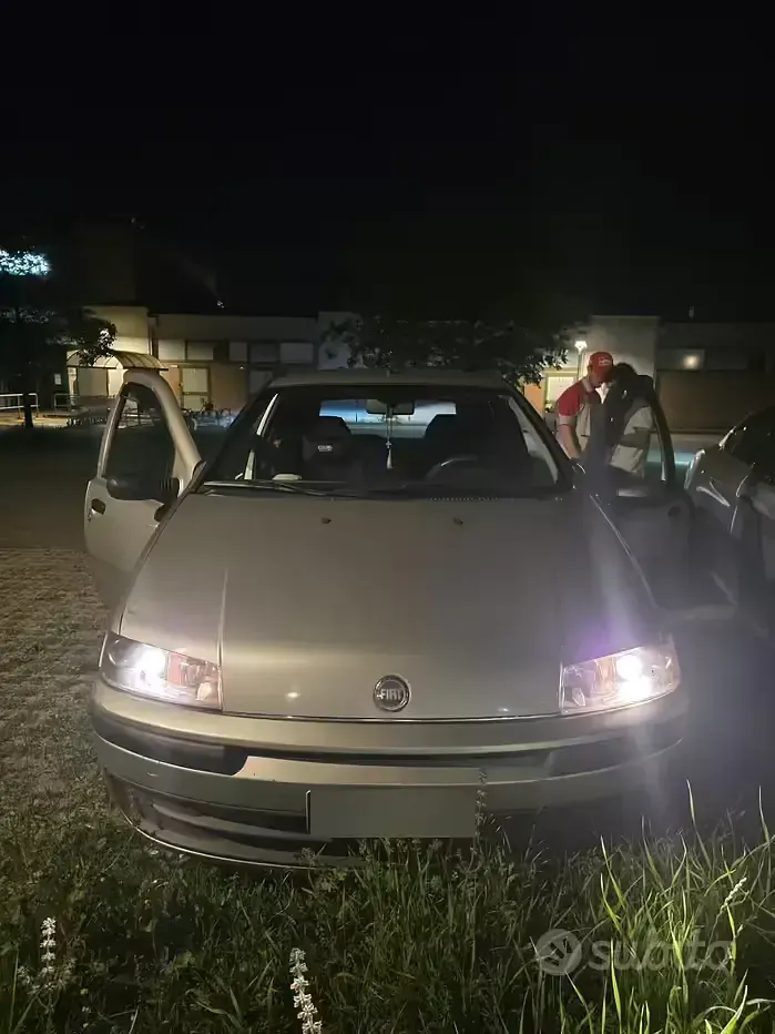 Usata Fiat Punto 60 CV (44 kW) 2002 Grigio Utilitaria