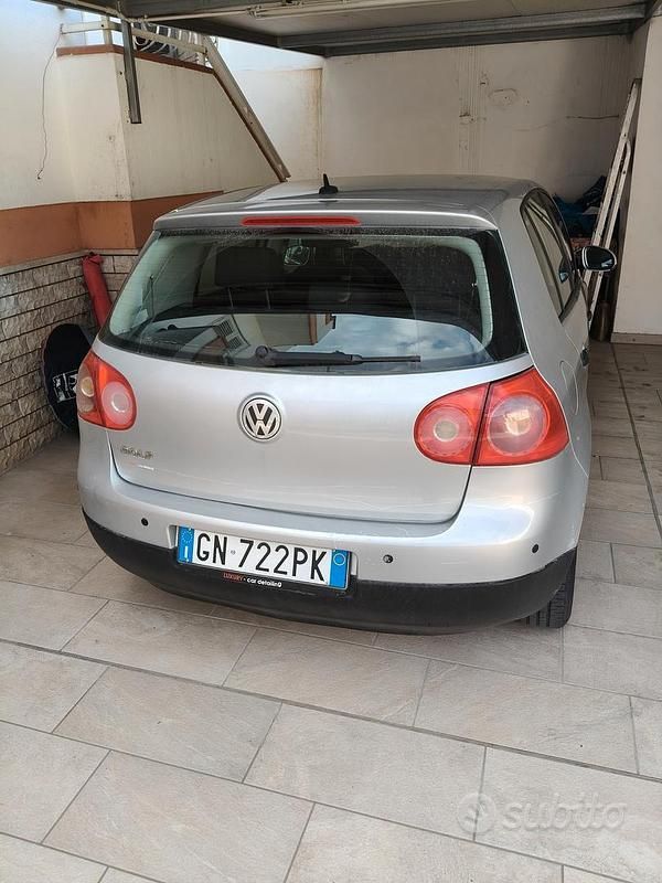 Usata VW Golf V 75 CV (55 kW) 2004 Grigio Berlina