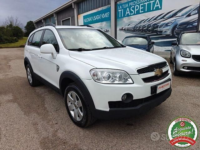 Usata Chevrolet Captiva LS 126 CV (92 kW) 2011 Bianco SUV