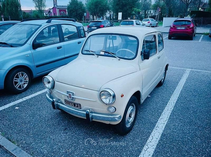 Usata Fiat 600 31 CV (22 kW) 1968 Beige