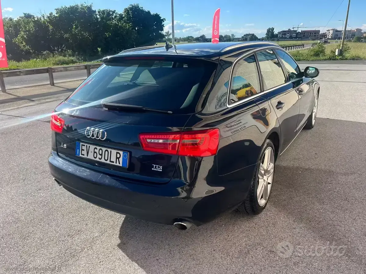 Usata Audi A6 245 CV (180 kW) 2014 Blu Station wagon