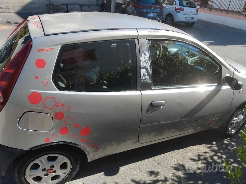 Usata Fiat Punto 80 CV (58 kW) 2004 Grigio Utilitaria