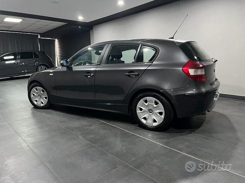 Usata BMW 118 Efficient Dynamics 122 CV (89 kW) 2005 Grigio Utilitaria