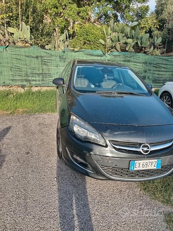 Usata Opel Astra 136 CV (100 kW) 2014 Nero Berlina