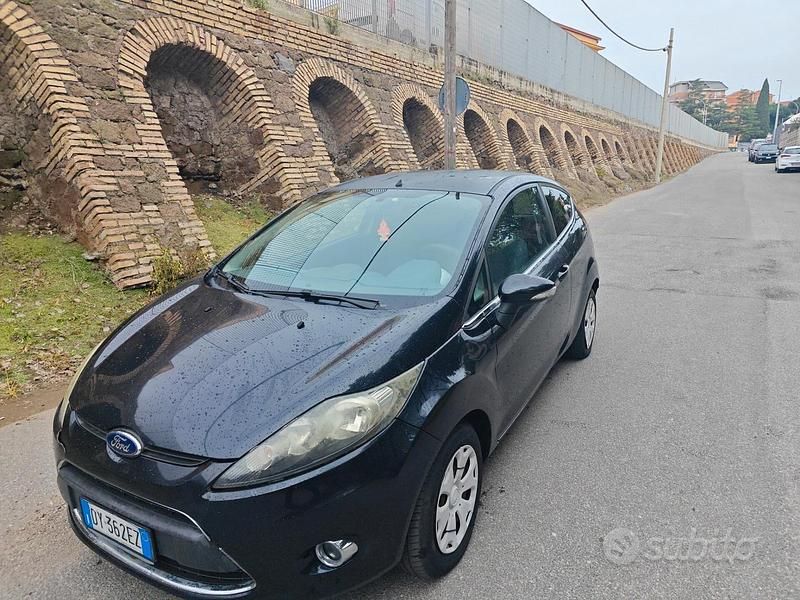 Usata Ford Fiesta 68 CV (50 kW) 2009 Nero Utilitaria