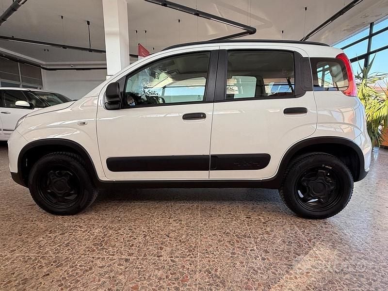 Usata Fiat Panda 4x4 S 85 CV (62 kW) 2019 Bianco Utilitaria