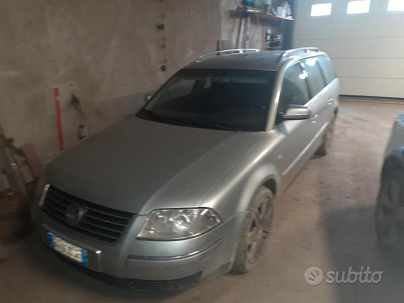 Usata VW Passat 110 CV (80 kW) 2001 Grigio Station wagon
