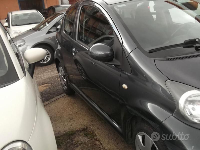Usata Toyota Aygo Sol 67 CV (49 kW) 2006 Grigio Utilitaria