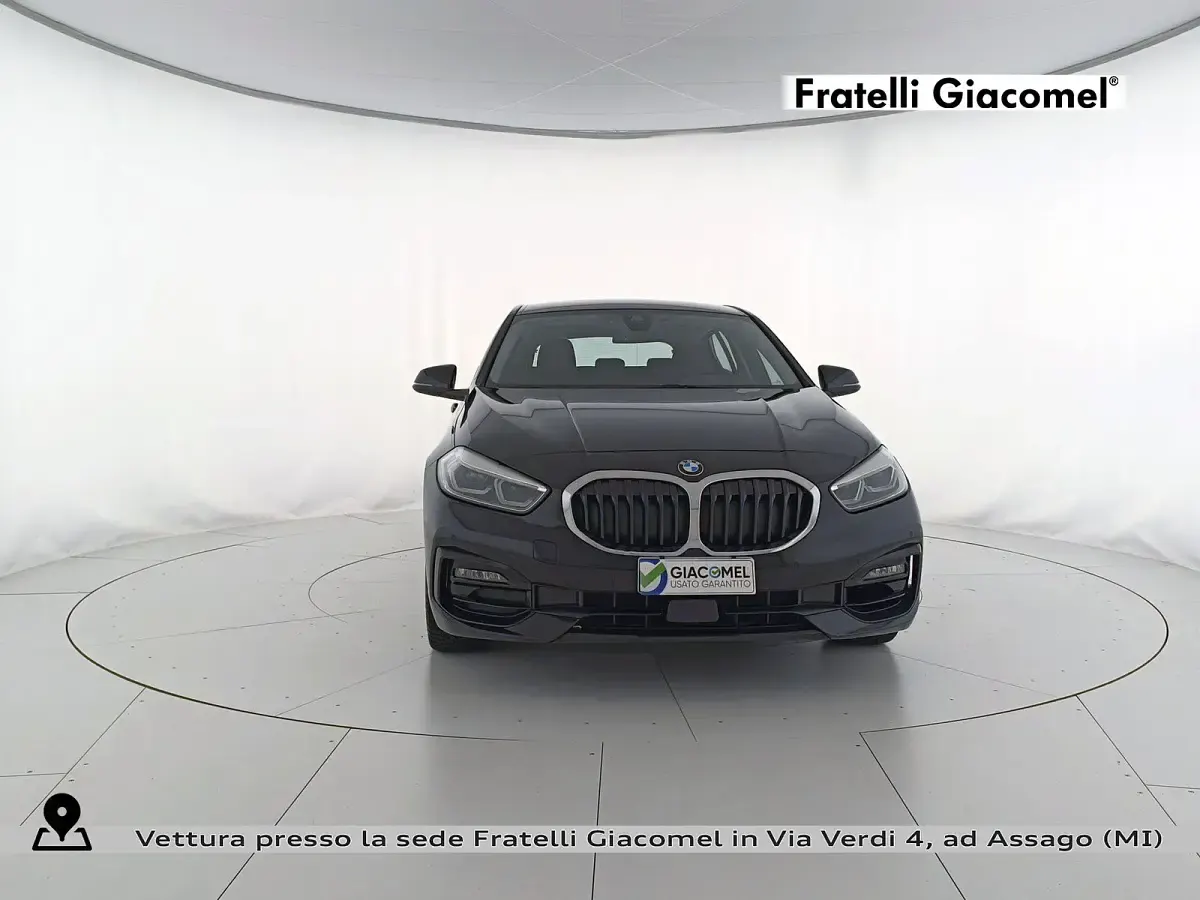 Begagnad BMW 118 Sport Line 140 HK (102 kW) 2020 Grå Halvkombi