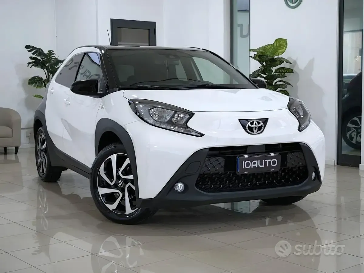 Usata Toyota Aygo X Trend 72 CV (52 kW) 2025 Bianco SUV