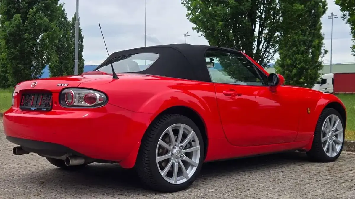 Usata Mazda MX5 162 CV (119 kW) 2006 Rosso Cabrio