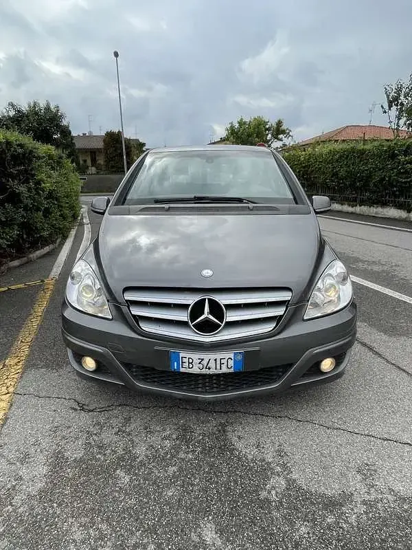 Usata Mercedes 180 109 CV (80 kW) 2010 Grigio Berlina