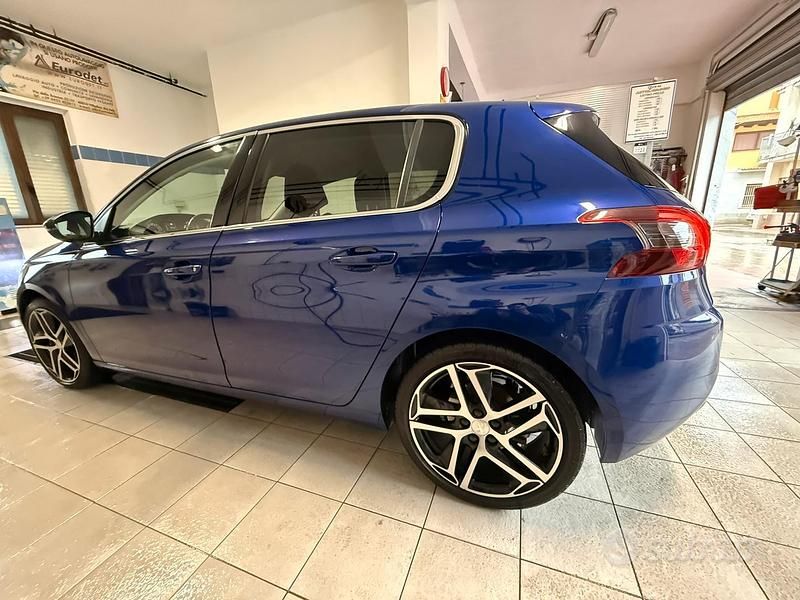 Usata Peugeot 308 Allure 130 CV (95 kW) 2017 Blu Berlina